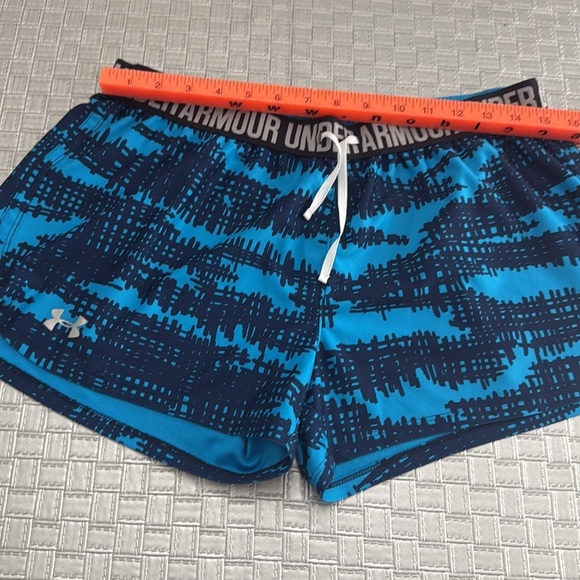 Under ARMOUR athletic blue print shorts size large - Picture 3 of 5